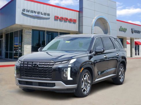 Used 2024 Hyundai Palisade Limited FWD image 2