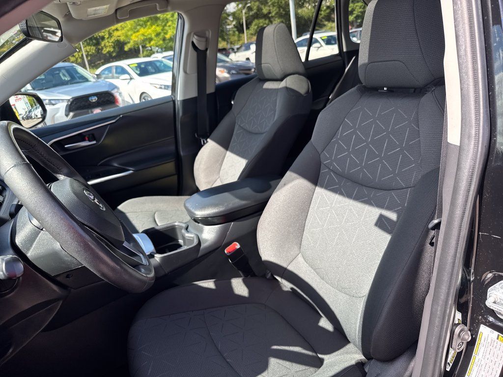Used 2024 Toyota RAV4 XLE w/ Convenience Package AWD/4WD image 16