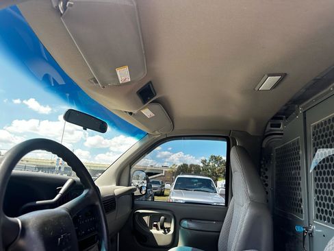 Used 2001 Chevrolet Express 1500 RWD image 66