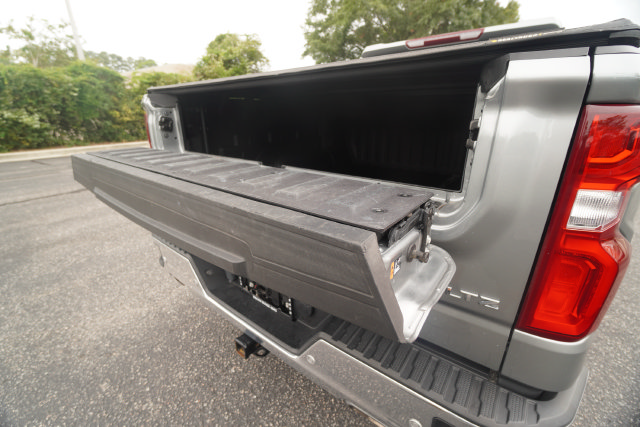 Used 2024 Chevrolet Silverado 1500 LTZ w/ Z71 Off-Road Package AWD/4WD image 11