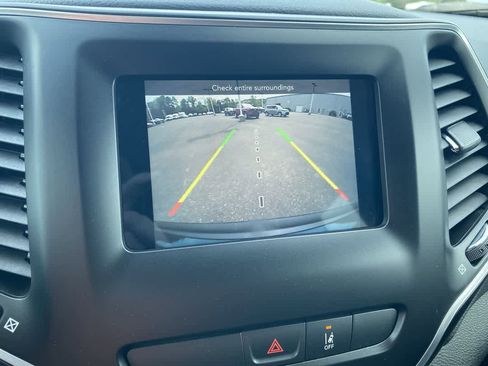 Used 2021 Jeep Cherokee Latitude image 17