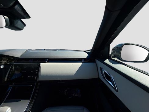 Used 2024 Land Rover Range Rover Velar Dynamic SE image 18