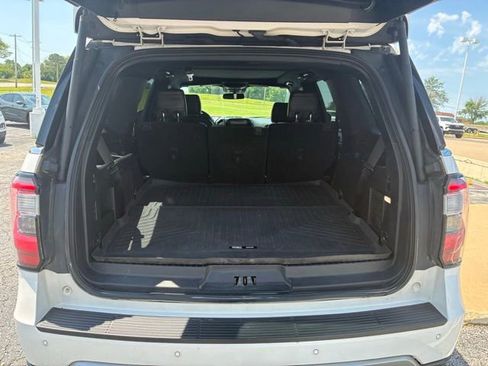 Used 2018 Ford Expedition Limited w/ Equipment Group 301A AWD/4WD image 9