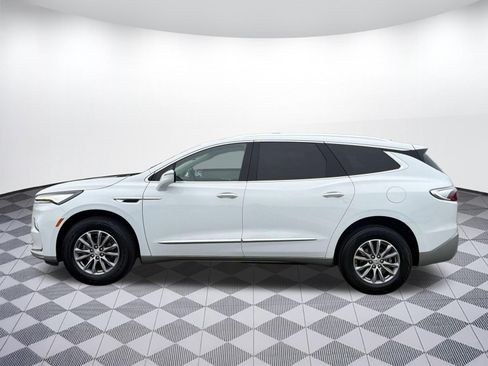 Used 2023 Buick Enclave Essence FWD image 2