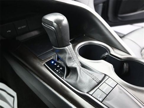 Used 2024 Toyota Camry SE image 14