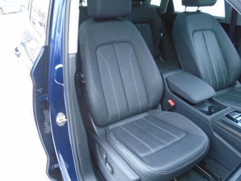 Used 2023 Audi Q5 2.0T Premium w/ Convenience Package image 11