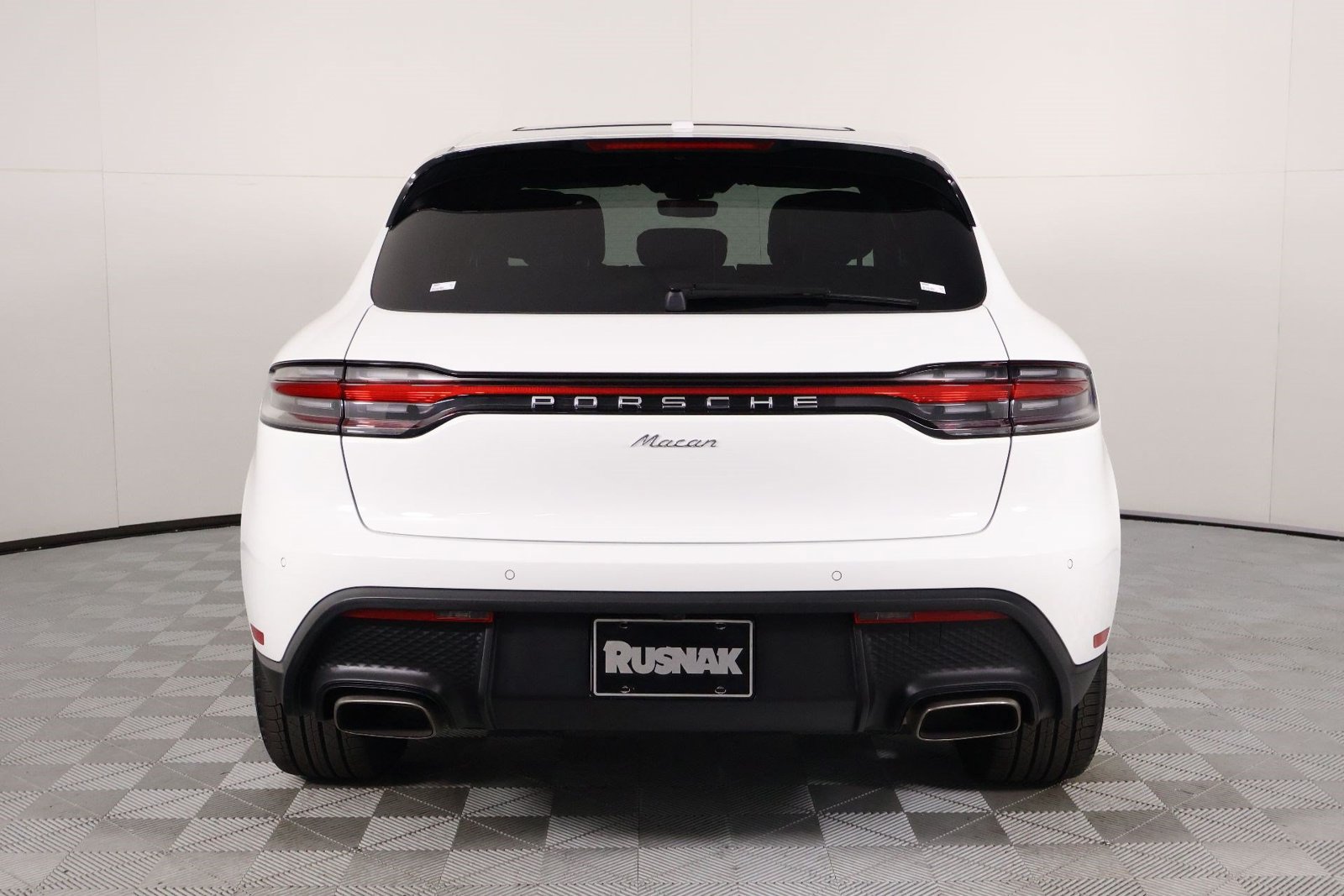 Certified 2026 Porsche Macan AWD/4WD image 6