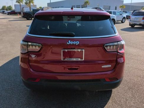 Used 2018 Jeep Compass Latitude FWD image 5