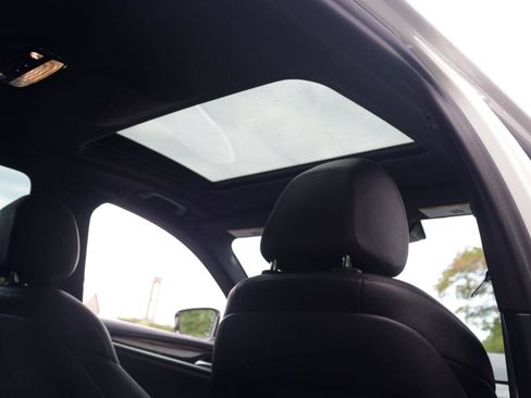 Used 2019 BMW 530i w/ Convenience Package RWD image 20