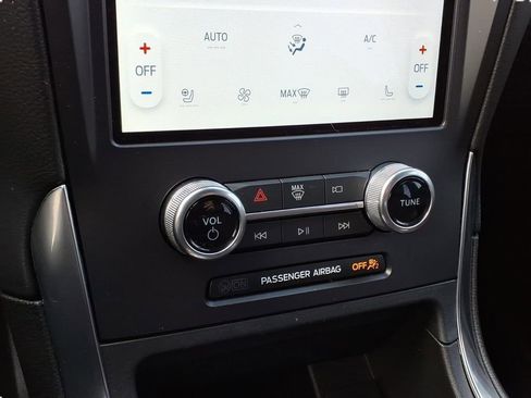 Used 2022 Ford Edge Titanium w/ Equipment Group 301A AWD/4WD image 16