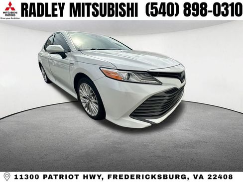 Used 2020 Toyota Camry XLE FWD image 1