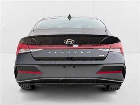 New 2025 Hyundai Elantra SEL image 8