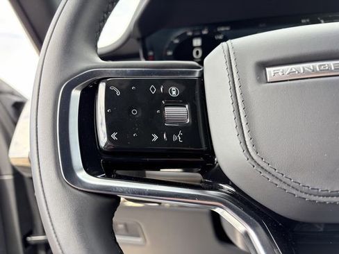 Used 2025 Land Rover Range Rover Sport SE image 7