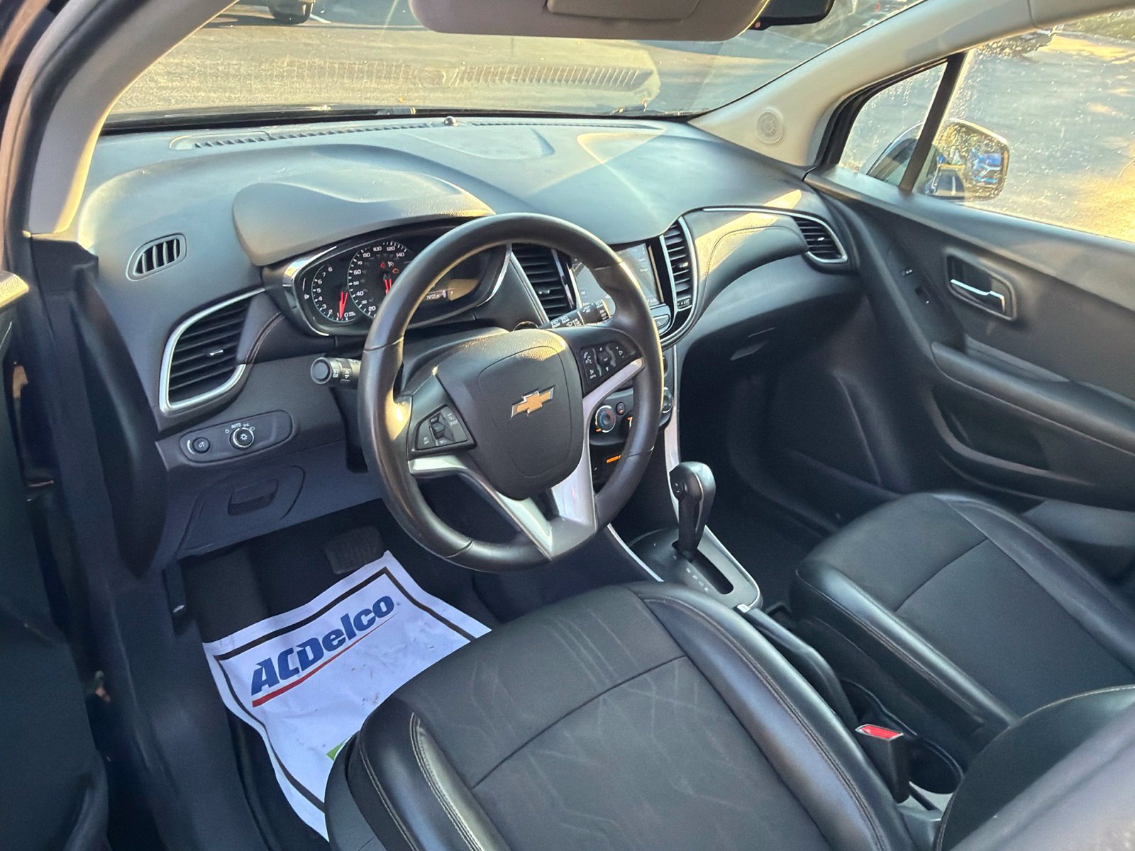 Used 2019 Chevrolet Trax LT w/ LT Convenience Package FWD image 10