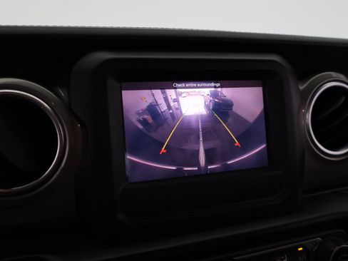 Used 2020 Jeep Wrangler Unlimited Sahara AWD/4WD image 21