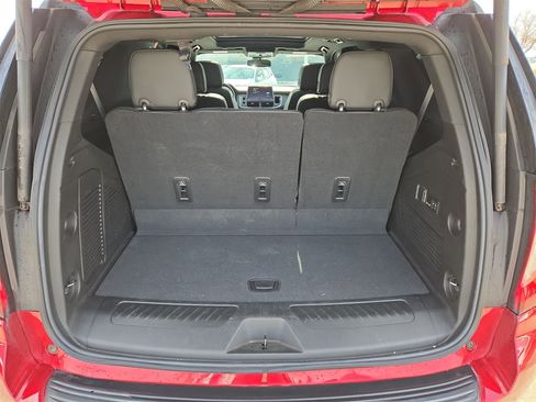 Used 2023 GMC Yukon SLT w/ SLT Premium Package image 12