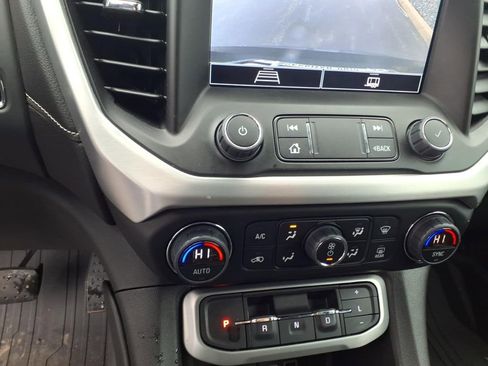 Used 2023 GMC Acadia SLE w/ Driver Convenience Package FWD image 25