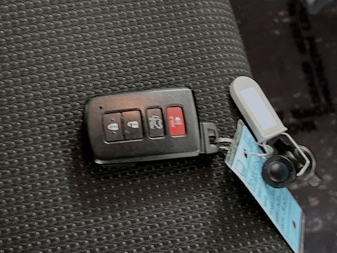 Used 2018 Toyota RAV4 XLE image 36