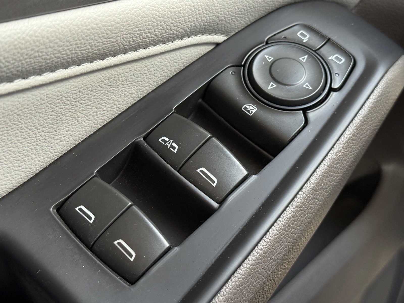 Used 2018 Chevrolet Traverse LT w/ LPO, Floor Liner Package FWD image 16
