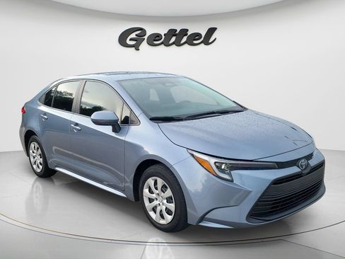 Certified 2025 Toyota Corolla LE FWD image 3