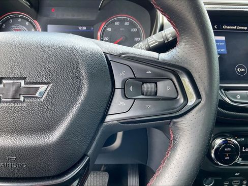 Used 2021 Chevrolet TrailBlazer RS w/ Technology Package FWD image 19