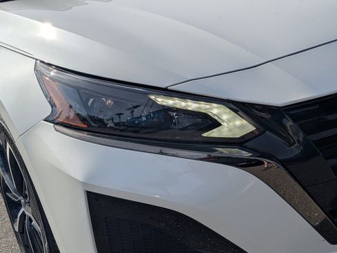 Used 2024 Nissan Altima 2.5 SR image 9