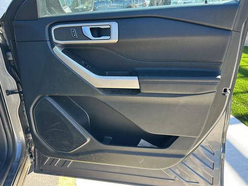 Used 2023 Ford Explorer XLT image 16