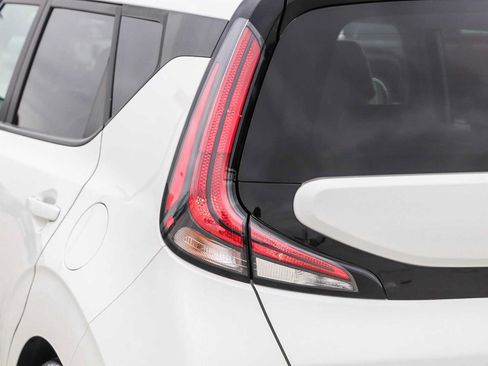 Used 2023 Kia Soul GT-Line FWD image 9