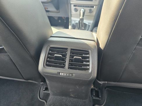 Used 2016 Volkswagen Golf Limited Edition image 37