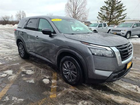 Used 2023 Nissan Pathfinder S image 4
