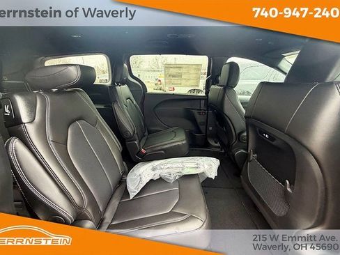 New 2026 Chrysler Pacifica Select image 26