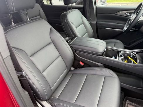 Used 2025 Chevrolet Traverse LT w/ Driver Confidence Package FWD image 12