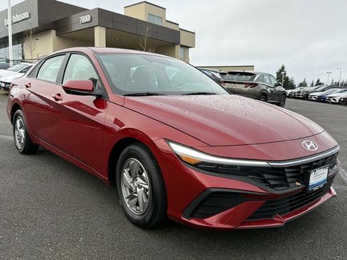 Certified 2025 Hyundai Elantra SE image 7