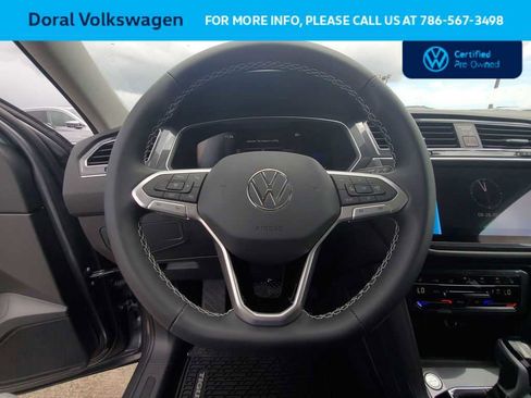 Used 2023 Volkswagen Tiguan SE w/ Panoramic Sunroof Package FWD image 21