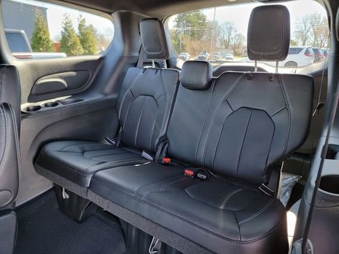 New 2026 Chrysler Pacifica Select image 21
