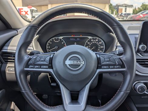 Used 2025 Nissan Altima 2.5 SR FWD image 19