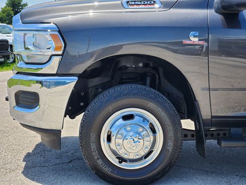 Used 2024 RAM 3500 Tradesman w/ Chrome Appearance Group AWD/4WD image 9