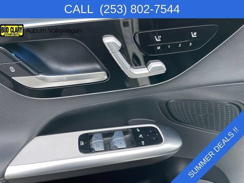 Used 2024 Mercedes-Benz GLC 300 4MATIC image 15