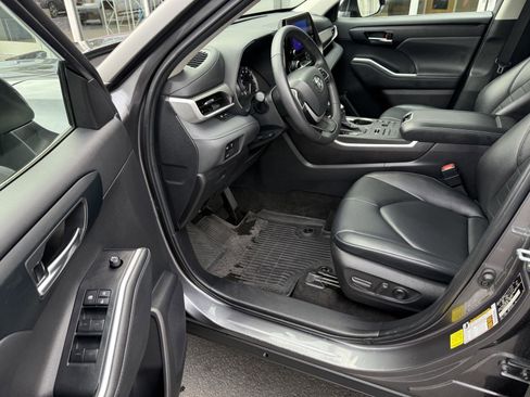 Certified 2024 Toyota Highlander XLE AWD/4WD image 10