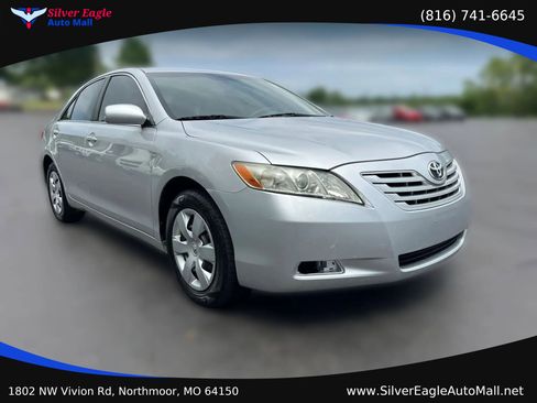Used 2008 Toyota Camry LE FWD image 3