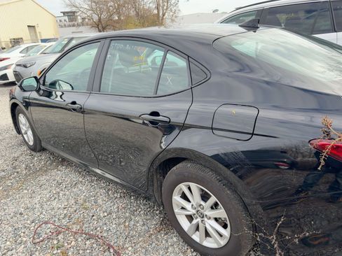 Used 2025 Toyota Camry LE image 5