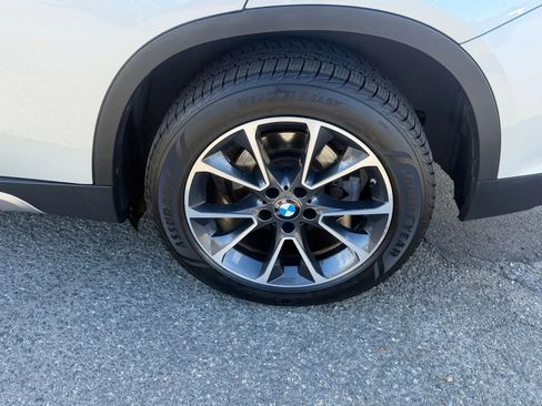 Used 2017 BMW X5 xDrive40e image 9