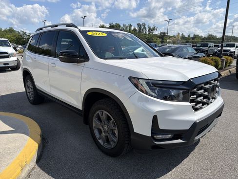 Used 2025 Honda Passport TrailSport image 5
