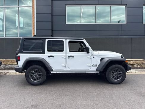 Used 2025 Jeep Wrangler Unlimited Sport AWD/4WD image 2