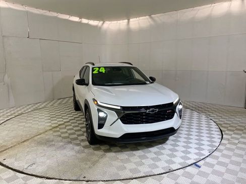 Used 2024 Chevrolet Trax RS w/ Driver Confidence Package FWD image 1