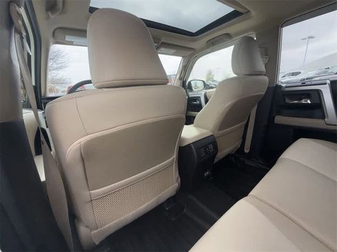 Used 2022 Toyota 4Runner SR5 Premium image 11