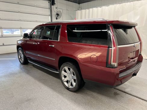 Used 2017 Cadillac Escalade ESV Luxury AWD/4WD image 6