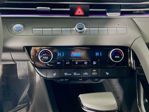 Certified 2024 Hyundai Elantra SEL w/ Convenience Package image 16