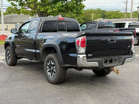Certified 2022 Toyota Tacoma TRD Off-Road AWD/4WD image 3