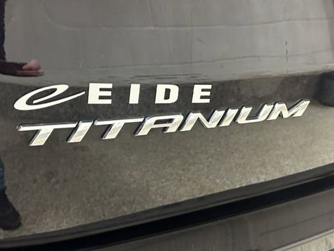 Used 2023 Ford Edge Titanium image 28